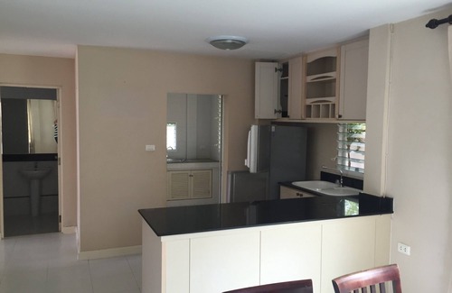 Chalong House | Spacious Master Room with Pv. Bathroom