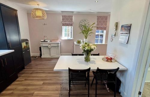 Thorpe Satchville Apartment | Spacious, modern 2 bedroom flat Stoneygate