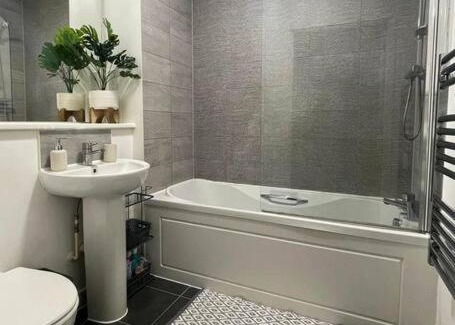 Reading Apartment | Spacious & Modern Apartment In Reading