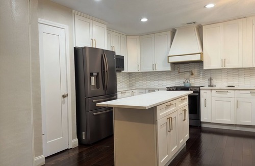 Garland House | Spacious Modern House with Outdoors for Solo Family & Group Friendly in DFW