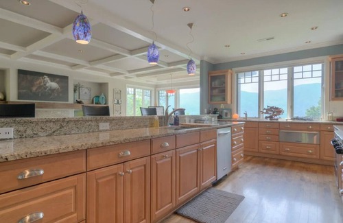 Blacksburg House | Spacious mountain retreat in Blacksburg with panoramic views and close to VT.