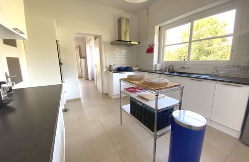 Vence Villa | Spacious pet friendly villa with large garden, swimming pool and 3 a/c bedrooms