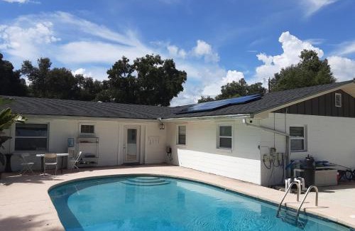 Putnam Hall House | SPACIOUS POOL HOME in North FL