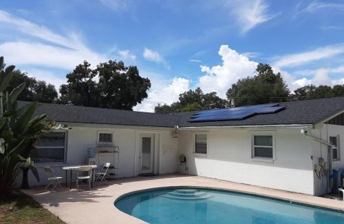 Putnam Hall House | SPACIOUS POOL HOME in North FL