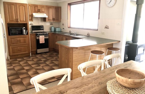 Sussex Inlet House | Spacious, private, family friendly entertainer!