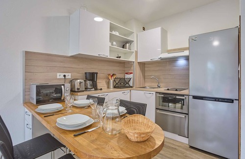 Barbotan-les-Thermes Apartment | Spacious renovated T2, nature view, south balcony, Wifi, parking in Barbotan