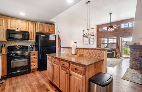 Rendezvous House | Spacious Retreat in Fraser - Perfect for Families and Groups!