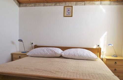 Kraj House | Spacious Robinson House Iris With Pool