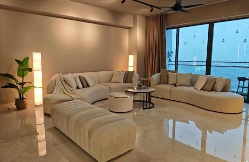 Kampung Datuk Keramat Apartment | Spacious Romantic Family 4BR 8pax KLCC Balcony