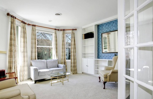 Stanton Park House | Spacious rowhome steps from the Capitol!