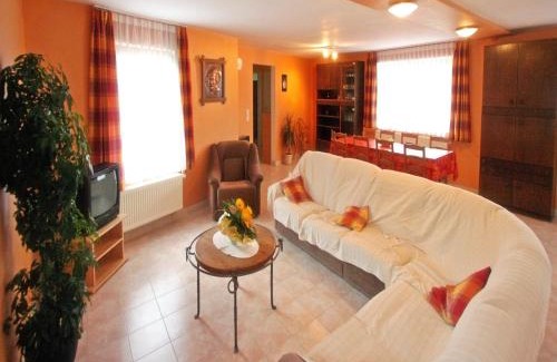 Ondenval House | Spacious Stay with Terrace