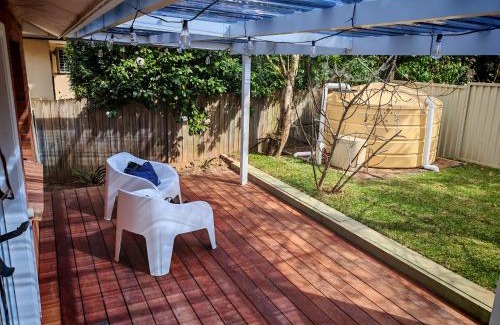 Hornsby House | Spacious Studio with Garden close 2train&Westfield