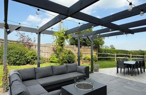 Cranbrook House | Spacious Stylish Modern House - Sleeps 12 5BR