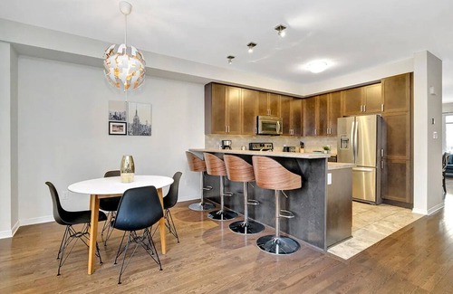 Ottawa Division House | Spacious + Stylish Townhome In Barrhaven Area