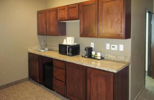 Dupont House | Spacious suites located near the Denver airport!