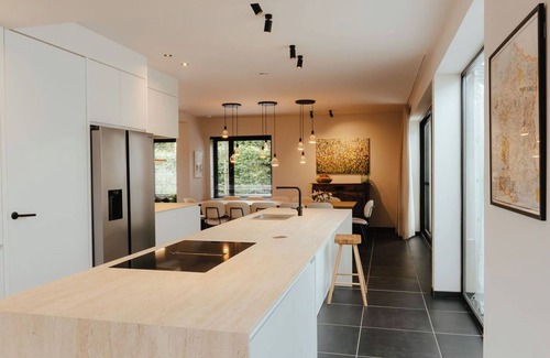 Gistel Villa | Spacious, sunny luxury vacation home with sauna and garden!