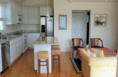 North Beach Condo | spacious townhouse with elevator in North Beach
