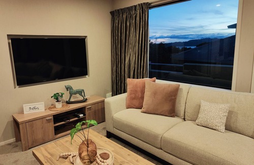 Richmond Heights House | Spacious & Tranquil - 5min town *No Service Fee*