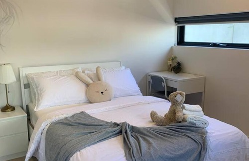 North Melbourne Apartment | Spacious Two Bedrooms With Free Parking in North Melbourne