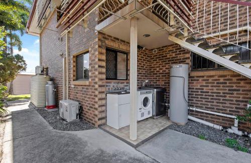 Wishart House | Spacious Upstair Home Comforts 13km from CBD&Airport