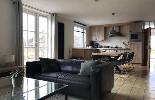 Schoorl Apartment | Spacious vacation home in farmhouse, only 2 km from beach in nature reserve.