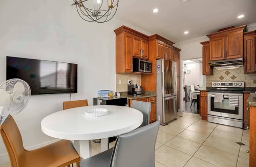 Renfrew-Collingwood House | Spacious Vancouver Family Home with Garden