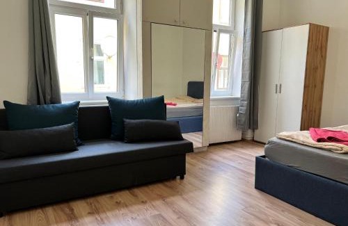 Simmering Apartment | Spacious Vienna 4BR Stay for Friends & Families