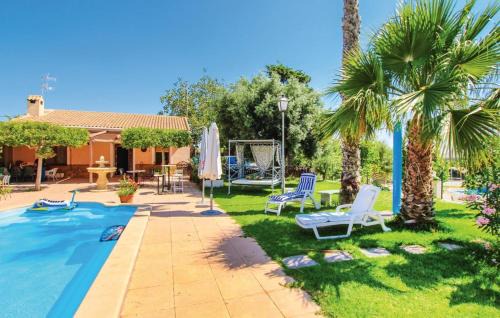 La Marina Villa | Spacious Villa with Pool near the Beach in Alicante