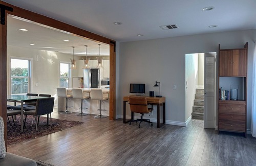 West Los Angeles House | Spacious West LA Home 3BR/3Bath Parking, Backyard