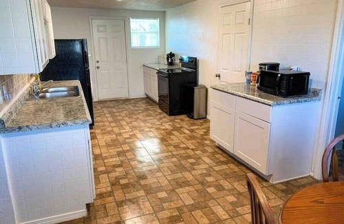 Lubbock House | ★Spacious★4BR/2BA★Easy access to TTU/UMC/Cntrl LBK