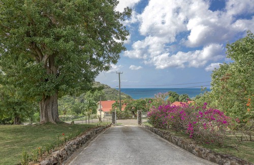 Gate Park Villa | Spanish-style Ocean View Villa Set In Garden - Calypso Court 3 Bedroom Villa by RedAwning