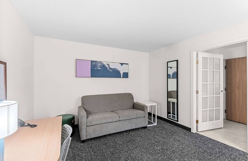 Cedar Falls Hotel | Spark by Hilton Cedar Falls