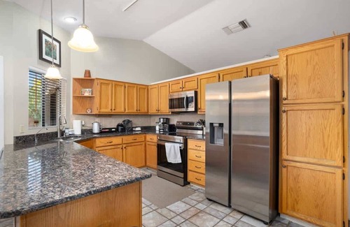 Canyon Shadows House | Sparkling Pool | Grill | Backyard Lounge | Oro Val