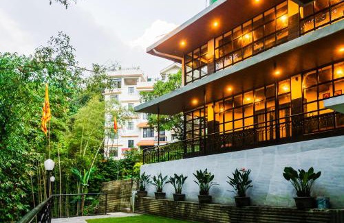 Gangtok Hotel | Sparrow Cherry Resort 2 min walk To MG Marg