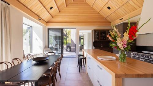 Speargrass Flat House | Speargrass Lodge- Pool- Fireplace- Hot Tub- BBQ