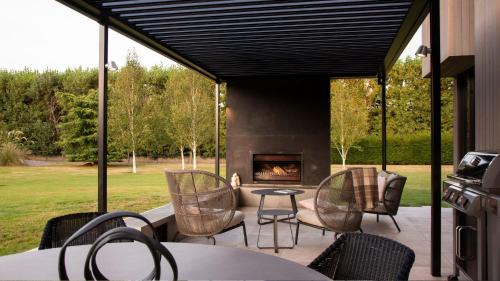 Speargrass Flat House | Speargrass Lodge- Pool- Fireplace- Hot Tub- BBQ