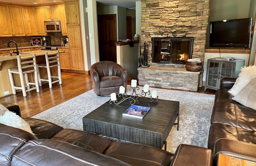 Eagle-Vail House | SPECIAL! AVAILABLE JULY 28- AUG 11! On Golf Course. Views! Huge Deck! Concerts!