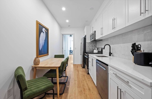 Rose Hill Apartment | Specious/with 2 full baths, walk anywhere