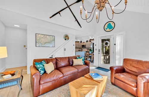 Seabrook Island House | Spectacular 2BR/2BA Cottage! Close to beach! Golf Course Views! Dog Friendly! Amenity Cards!