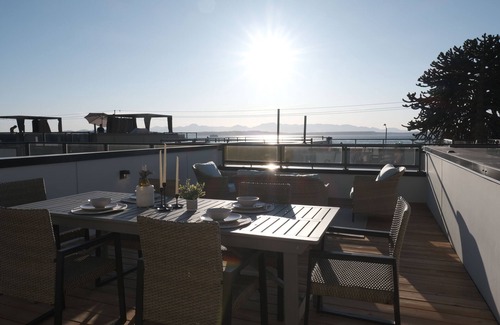 North Admiral House | Spectacular Alki Beach Home - Perfect for World Cup 2026!