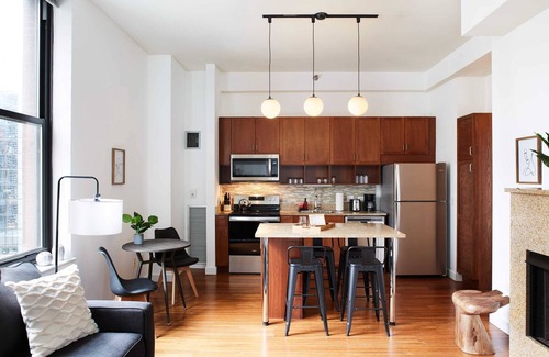 Downtown Chicago Apartment | Spectacular Corner 2BR Penthouse in the Loop | Roof Deck