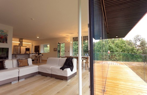 Ea Cottage | Spectacular designer house, with heated pool, 8 minutes from the beach.