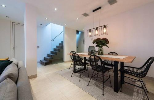 Holland Park Apartment | Spectacular Mews House in Holland Park