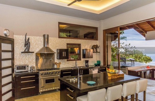 Dominical House | Spectacular Ocean Views! 3 Pools, Swim Up Bar, Luxury Living in The Tropics