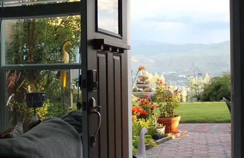 East Wenatchee Apartment | Spectacular skyline, river views from lovely yard. Bright and beautiful space.