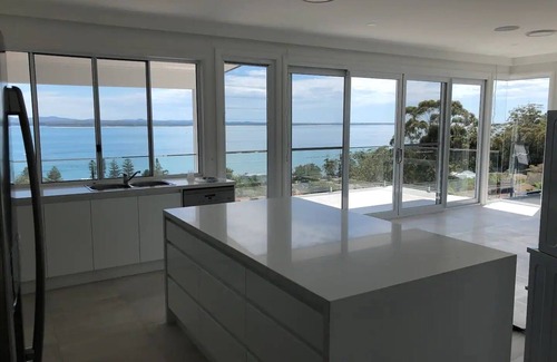 Corlette House | Spectacular water views & entertaining spaces
