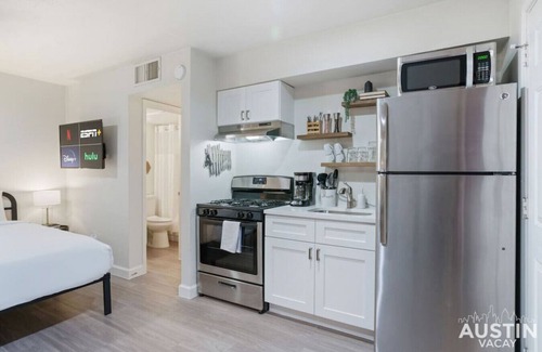 Hyde Park Apartment | Speedway #104 xxxxxx