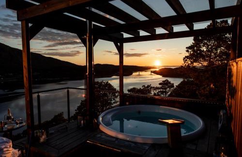 Aure House | Speilhus med badestamp - en unik naturopplevelse