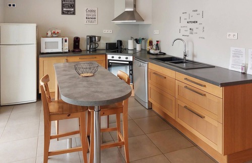 La Meaugon House | Spend a relaxing time in the beautifully located cottage.