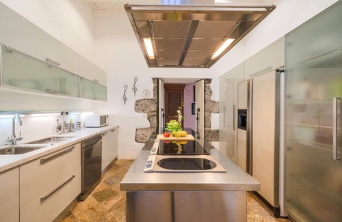 Macher House | Spend a wonderful vacation in the inviting cottage near the sea.
